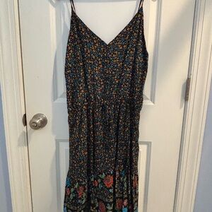 Chic Floral Mini Dress in Black